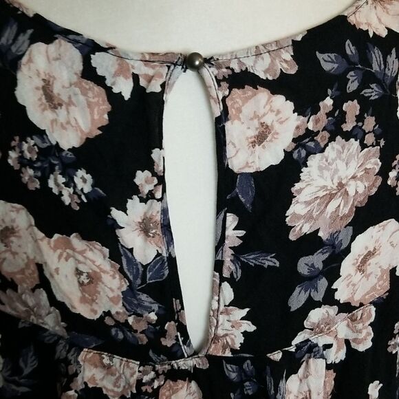 Torrid Cold Shoulder Textured Woven With Eyelet Trim Color Rough Floral SX 1X - Picture 6 of 10